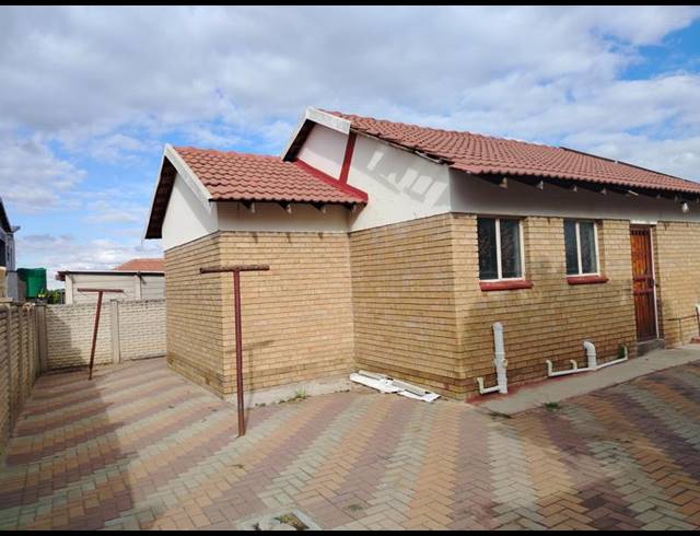 3 BEDROOM PROPERTY TO RENT IN SESHEGO H